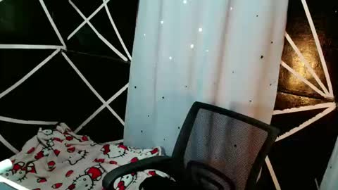 delicious_cum_girlxx online show from September 17, 2025, 11:28 pm