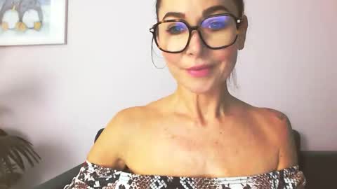 delilah_sweet online show from November 3, 2025, 4:19 pm