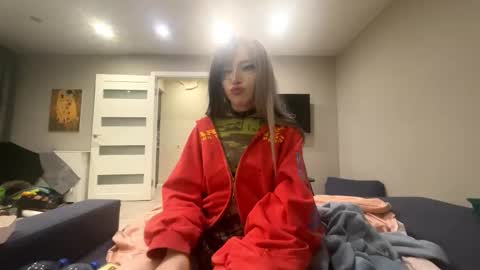 Mila online show from November 26, 2025, 6:42 pm