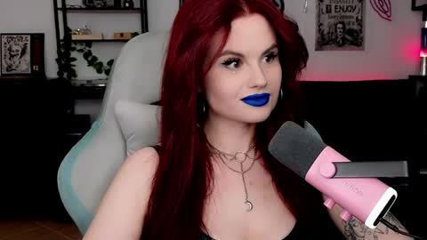 dellacrush_ online show from April 7, 2026, 6:30 pm