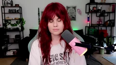 dellacrush_ online show from April 26, 2026, 4:59 pm