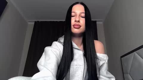 delly_love online show from October 6, 2025, 7:44 pm