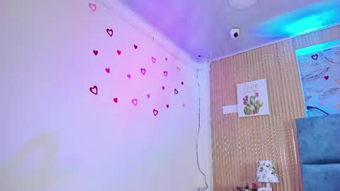 Snapshot of delphine_doll chatting on April 29, 2026, 5:30 pm Delia online show from April 29, 2026, 5:30 pm