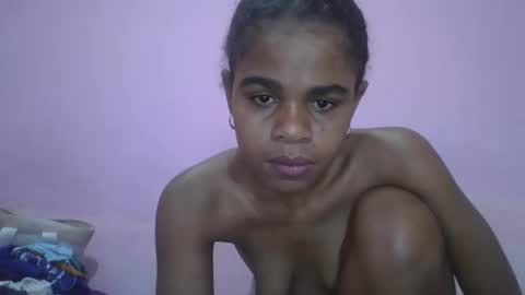 delphine online show from April 21, 2026, 3:35 am