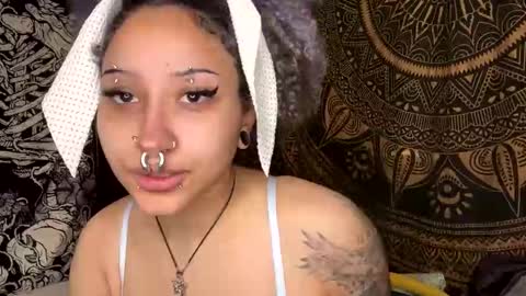 Snapshot of deluxxxeblu chatting on January 5, 2025, 2:06 am TankinBody online show from January 5, 2025, 2:06 am