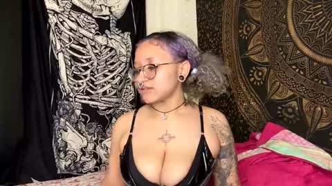 Snapshot of deluxxxeblu chatting on January 23, 2025, 8:15 am TankinBody online show from January 23, 2025, 8:15 am