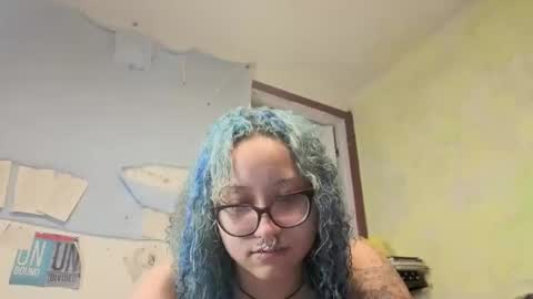 Snapshot of deluxxxeblu chatting on October 5, 2025, 6:12 am TankinBody online show from October 5, 2025, 6:12 am