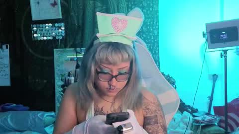 Snapshot of deluxxxeblu chatting on January 13, 2026, 3:12 am TankinBody online show from January 13, 2026, 3:12 am