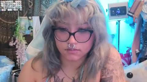 Snapshot of deluxxxeblu chatting on January 14, 2026, 1:55 am TankinBody online show from January 14, 2026, 1:55 am