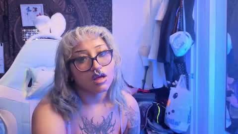 Snapshot of deluxxxeblu chatting on January 19, 2026, 3:21 am TankinBody online show from January 19, 2026, 3:21 am