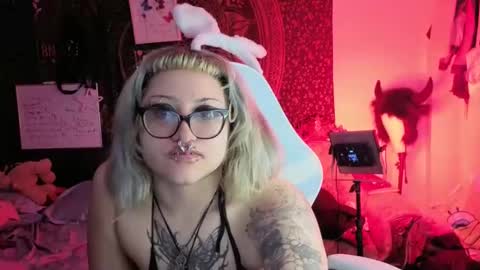 Snapshot of deluxxxeblu chatting on February 8, 2026, 3:10 am TankinBody online show from February 8, 2026, 3:10 am