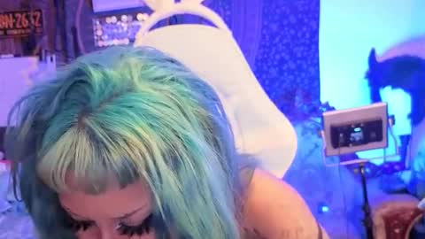 Snapshot of deluxxxeblu chatting on February 23, 2026, 3:15 am TankinBody online show from February 23, 2026, 3:15 am