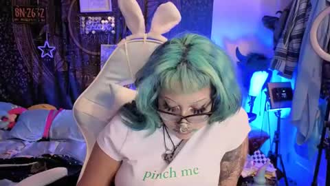 Snapshot of deluxxxeblu chatting on March 16, 2026, 3:01 am TankinBody online show from March 16, 2026, 3:01 am