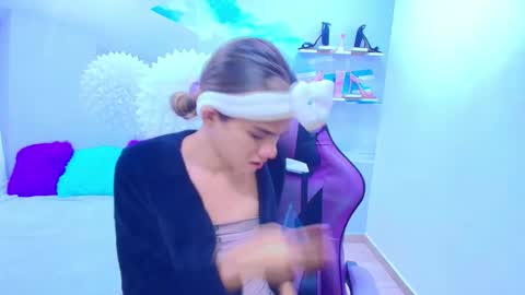 DEMI online show from January 13, 2026, 11:48 am