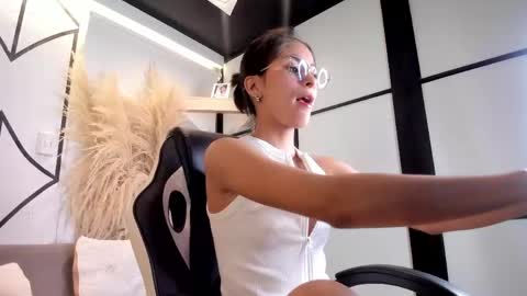 Demi online show from April 19, 2026, 4:23 am