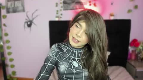 Snapshot of demony_deadboy chatting on August 8, 2026, 9:39 pm Maki online show from August 8, 2026, 9:39 pm