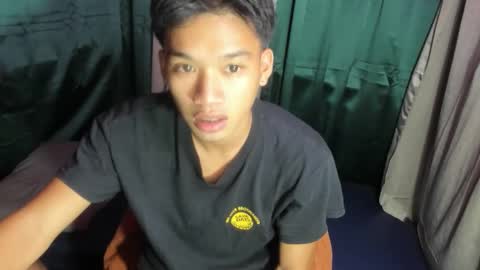 Snapshot of den_cummers chatting on February 9, 2026, 2:32 pm den_cummers online show from February 9, 2026, 2:32 pm