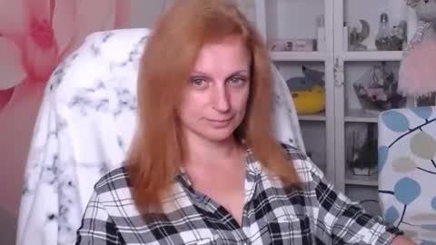 Snapshot of denhiey_here chatting on September 24, 2025, 5:27 pm denhiey online show from September 24, 2025, 5:27 pm