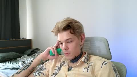 Snapshot of denis_here chatting on May 14, 2026, 12:01 pm Denis online show from May 14, 2026, 12:01 pm