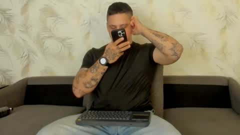 dennis munera online show from December 10, 2024, 11:00 am