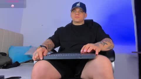 dennis munera online show from October 19, 2025, 10:05 am