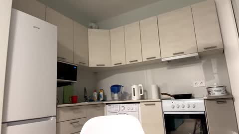 Denni online show from October 17, 2025, 3:36 pm