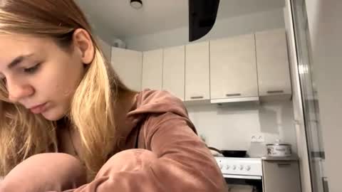 Denni online show from October 19, 2025, 3:23 pm