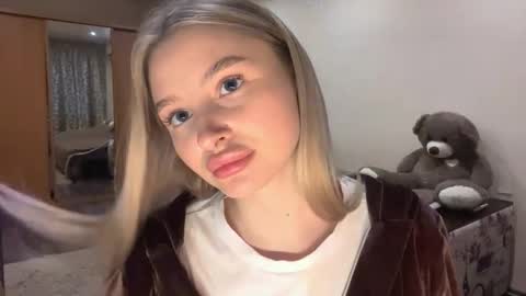 Vi  Victoria online show from October 18, 2025, 2:29 pm