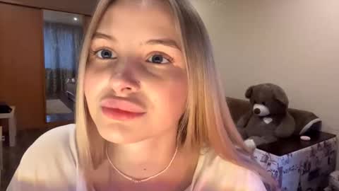 Vi  Victoria online show from October 26, 2025, 1:17 pm