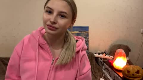 Vi  Victoria online show from October 30, 2025, 3:46 pm