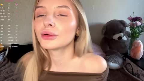 Vi  Victoria online show from November 1, 2025, 1:02 pm