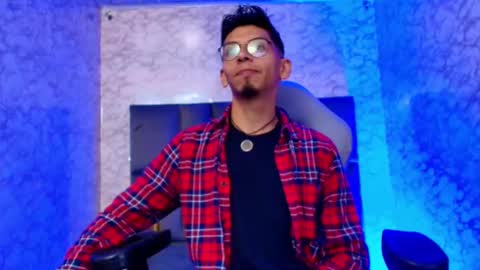 Dereck online show from December 17, 2025, 11:38 am