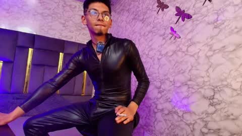 Dereck online show from December 21, 2025, 10:22 am