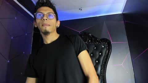 Dereck online show from May 4, 2026, 3:57 am