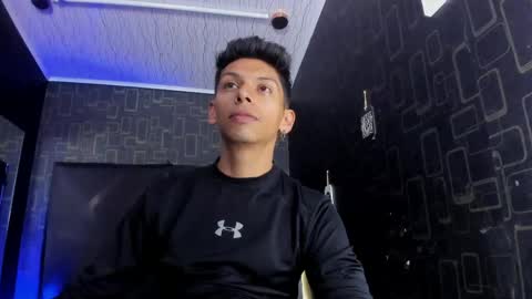 Snapshot of dereck_monroe chatting on May 15, 2026, 6:37 pm Dereck online show from May 15, 2026, 6:37 pm