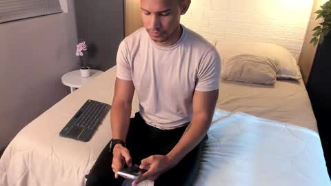 Dereck Myers online show from December 16, 2024, 2:15 am