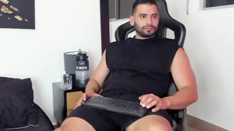 Snapshot of dereck_vega chatting on December 5, 2024, 1:36 am Dereck Vega online show from December 5, 2024, 1:36 am
