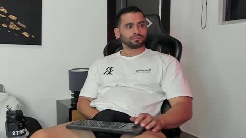 Snapshot of dereck_vega chatting on December 8, 2024, 12:40 am Dereck Vega online show from December 8, 2024, 12:40 am