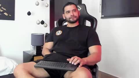 Snapshot of dereck_vega chatting on December 11, 2024, 10:16 pm Dereck Vega online show from December 11, 2024, 10:16 pm