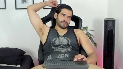 Snapshot of dereck_vega chatting on July 24, 2026, 1:36 am Dereck Vega online show from July 24, 2026, 1:36 am