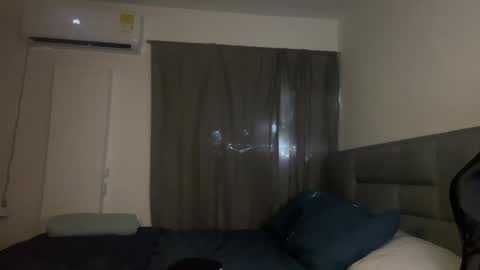 Snapshot of dereckbrownn chatting on December 21, 2024, 1:53 pm Dereck online show from December 21, 2024, 1:53 pm