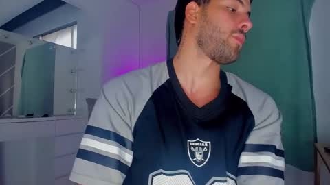 dereckhardd online show from March 19, 2026, 11:47 am