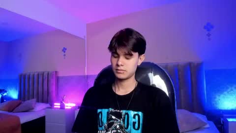 derek_sinn online show from April 21, 2026, 1:42 am