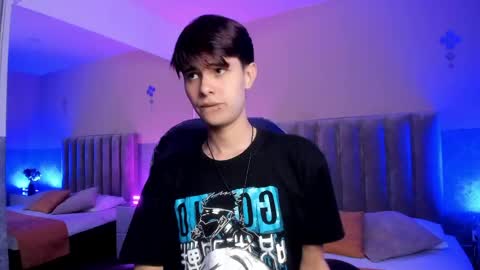 derek_sinn online show from April 21, 2026, 2:51 am