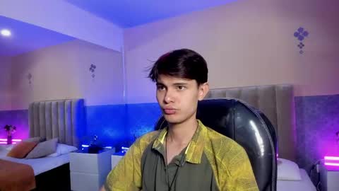 derek_sinn online show from April 21, 2026, 8:01 pm