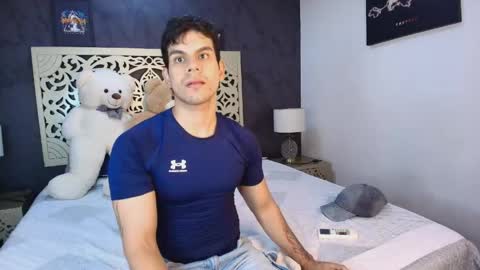 Snapshot of derek_voss chatting on June 4, 2026, 12:11 pm derek_voss online show from June 4, 2026, 12:11 pm