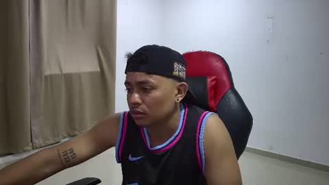 Snapshot of derekblaze chatting on August 1, 2026, 2:55 am Derek online show from August 1, 2026, 2:55 am