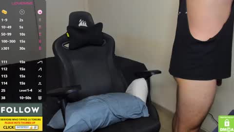 Snapshot of derekcb chatting on April 17, 2026, 12:52 pm Derekcb online show from April 17, 2026, 12:52 pm