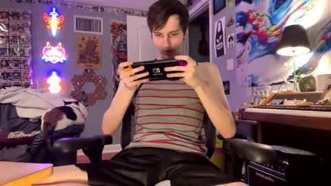 derekdings online show from November 17, 2025, 11:32 pm