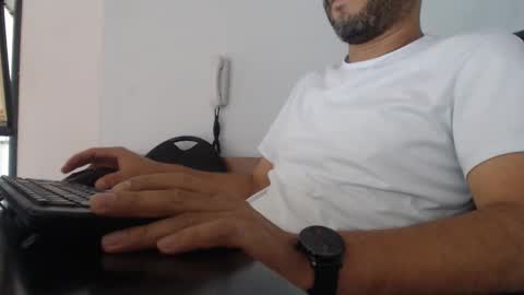     online show from December 4, 2024, 4:27 pm